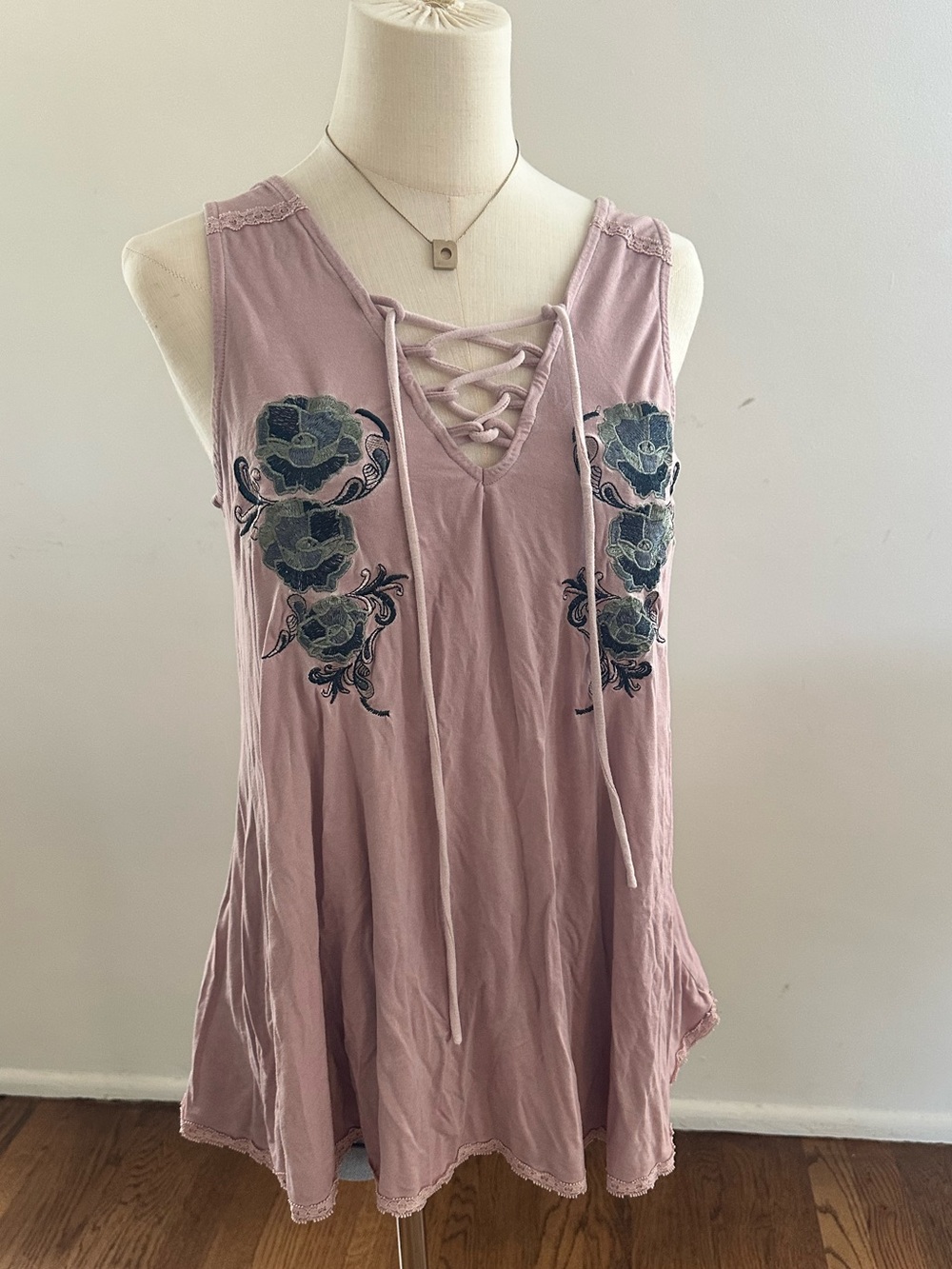 POL Dusty Lavender Lace-Up Embroidered Tank Top Boho Flowy Tunic Soft L - Picture 4 of 11
